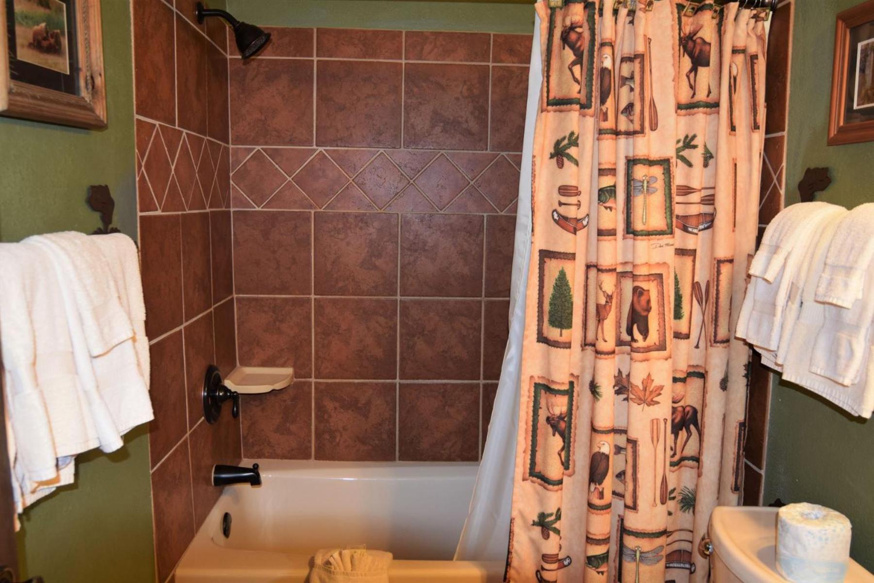 Claim Jumper Townhouse 16 - On The River - Across From The Fishing Ponds - In Town - Near The Ski Area - Fireplace - Wifi - Sate Red River Exteriör bild