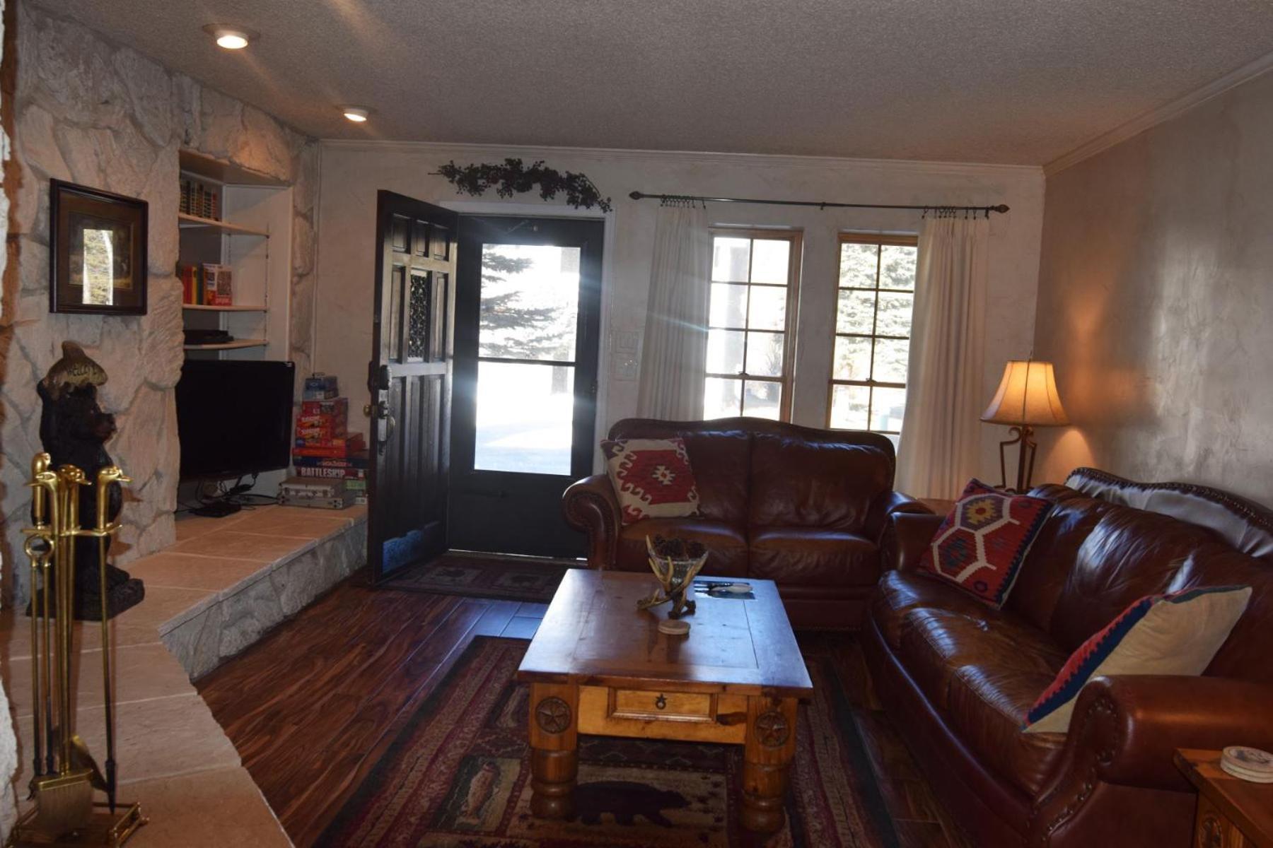 Claim Jumper Townhouse 16 - On The River - Across From The Fishing Ponds - In Town - Near The Ski Area - Fireplace - Wifi - Sate Red River Exteriör bild