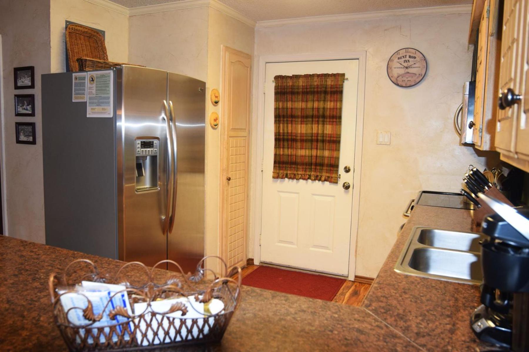 Claim Jumper Townhouse 16 - On The River - Across From The Fishing Ponds - In Town - Near The Ski Area - Fireplace - Wifi - Sate Red River Exteriör bild
